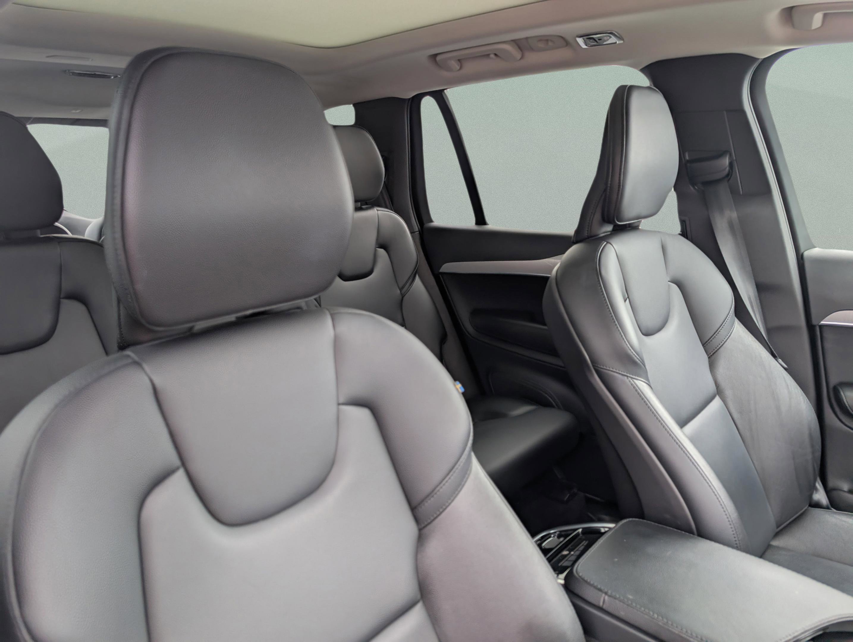 Used 2022 Volvo XC90 T5 Momentum image 24