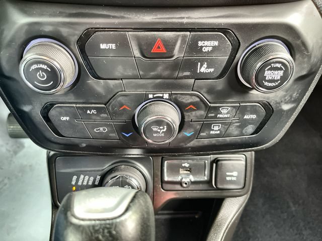 Used 2021 Jeep Renegade Trailhawk AWD/4WD image 18