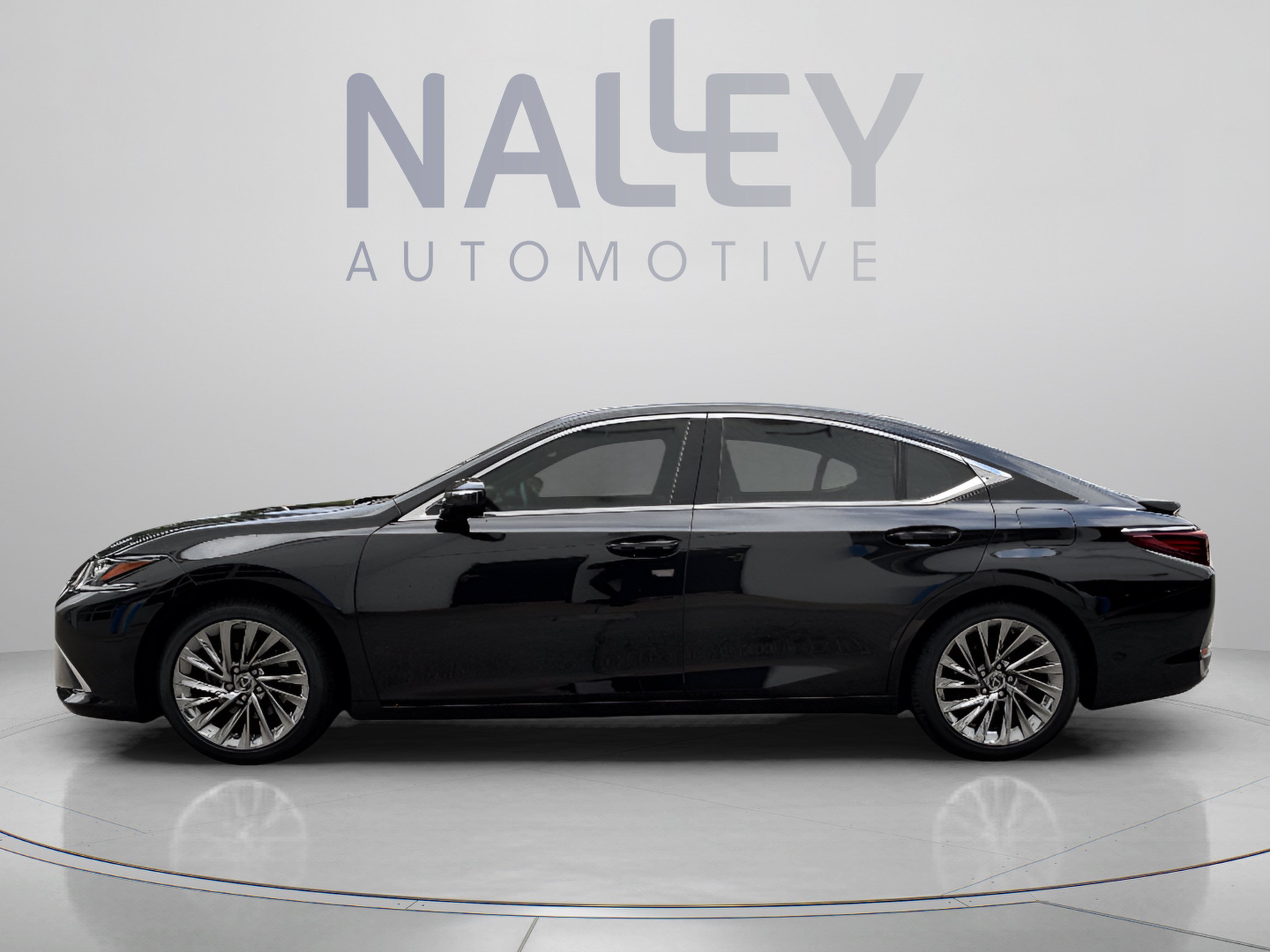 Used 2024 Lexus ES 300h Ultra Luxury w/ Accessory Package (Z2) FWD image 2