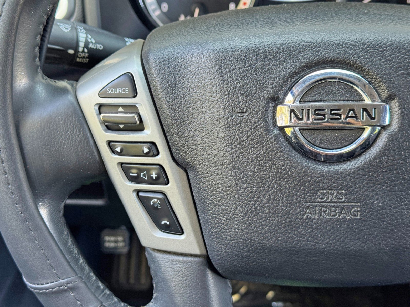 Used 2018 Nissan Titan SV w/ SV Convenience Package image 17