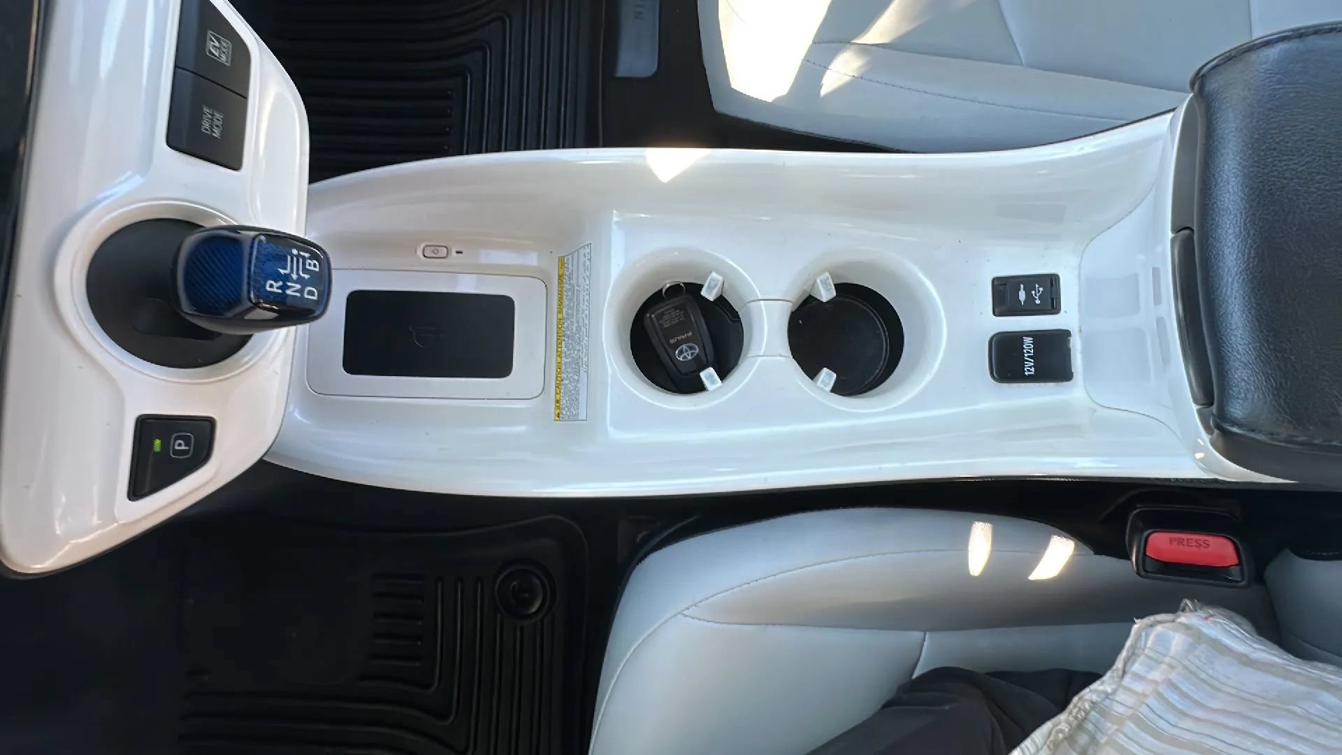 Used 2017 Toyota Prius Four w/ Advanced Technology Package FWD image 40