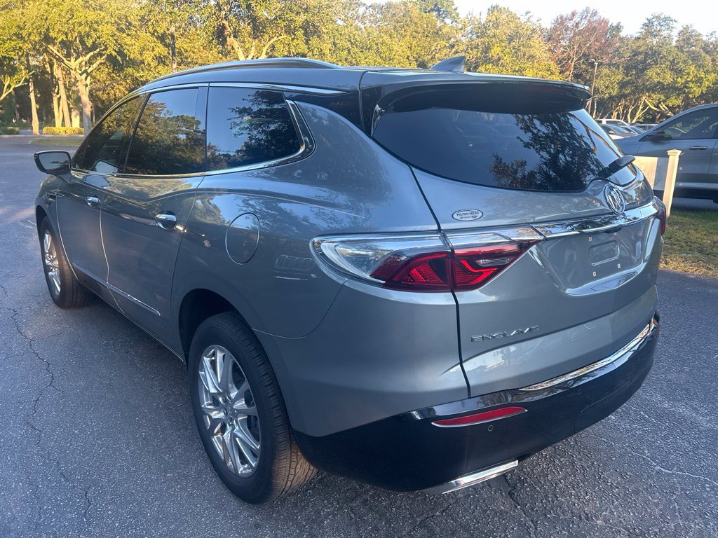 Used 2024 Buick Enclave Essence w/ Experience Buick Package FWD image 8