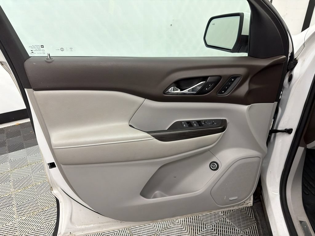 Used 2017 GMC Acadia SLT w/ LPO, Cargo Package FWD image 11
