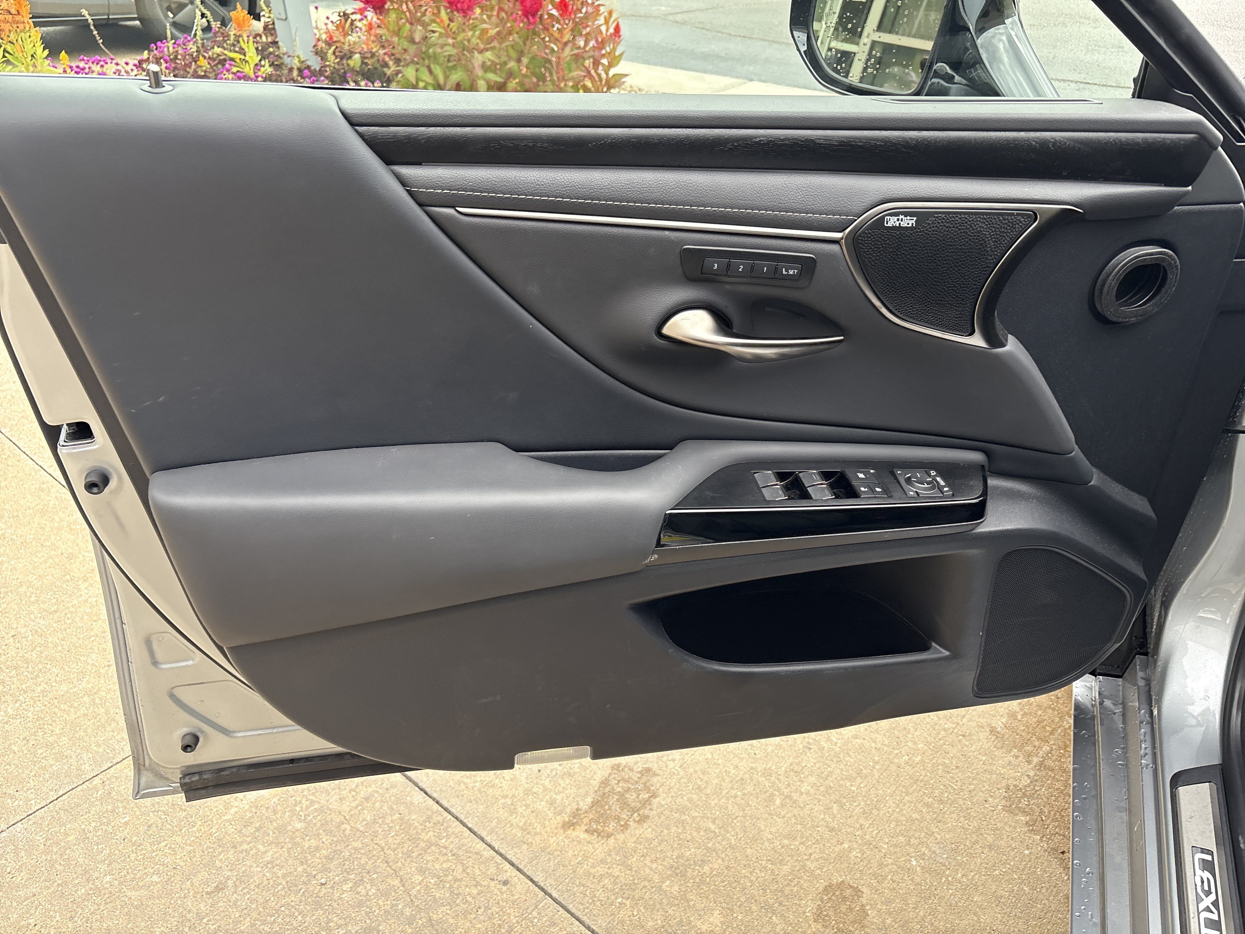 Certified 2025 Lexus ES 350 Ultra Luxury w/ Accessory Package (Z2) FWD image 14
