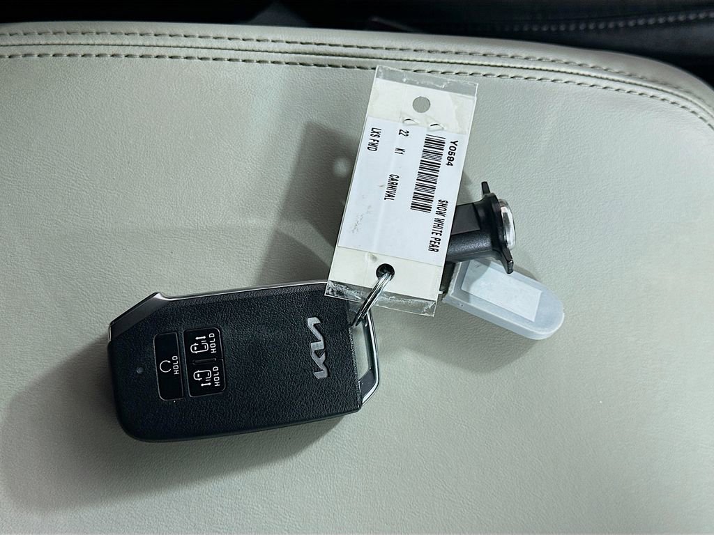 Used 2022 Kia Carnival LX FWD image 35