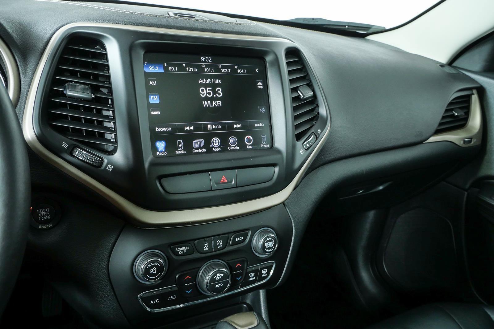 Used 2016 Jeep Cherokee Limited AWD/4WD image 12