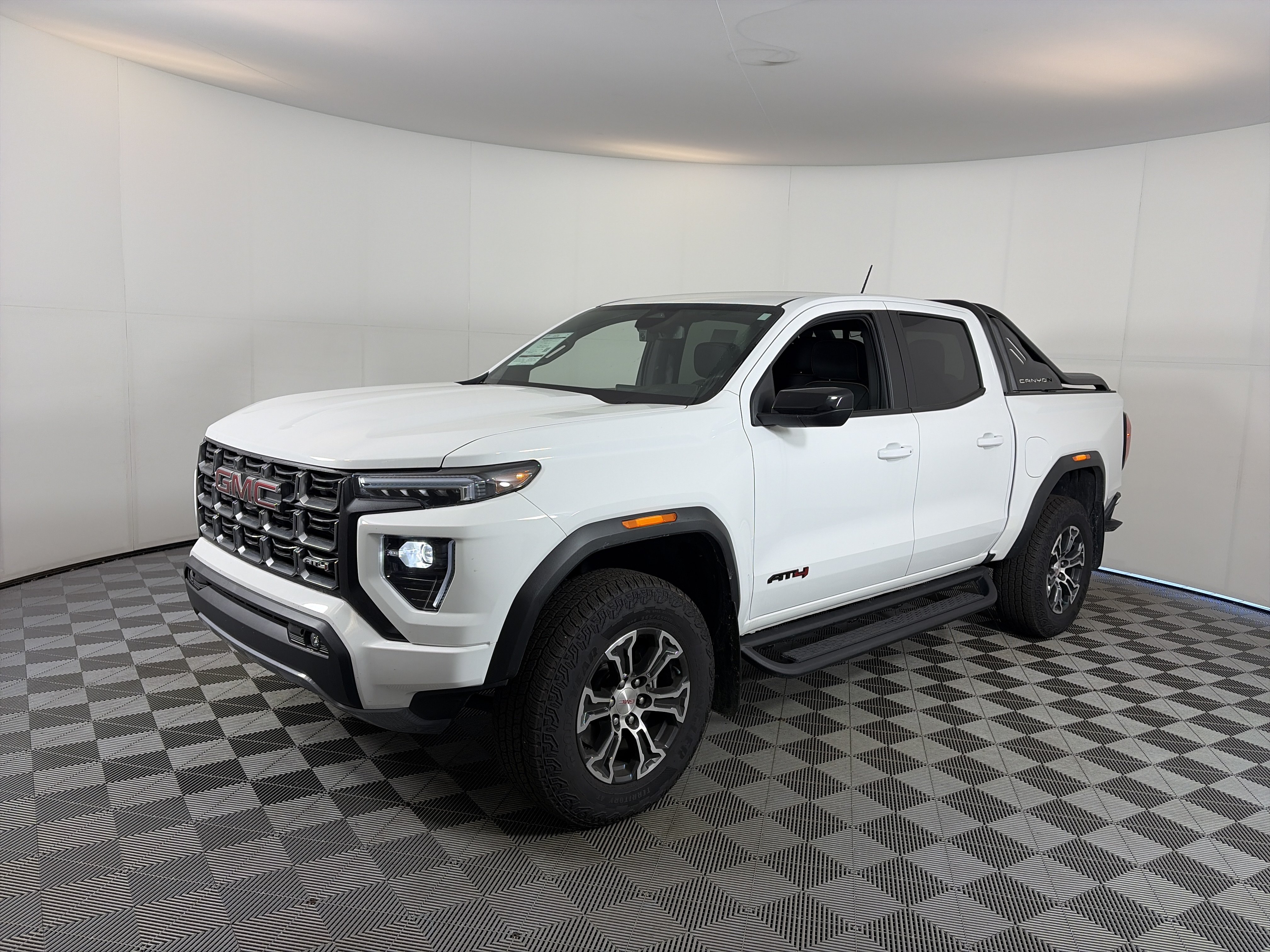Used 2025 GMC Canyon AT4 AWD/4WD image 2