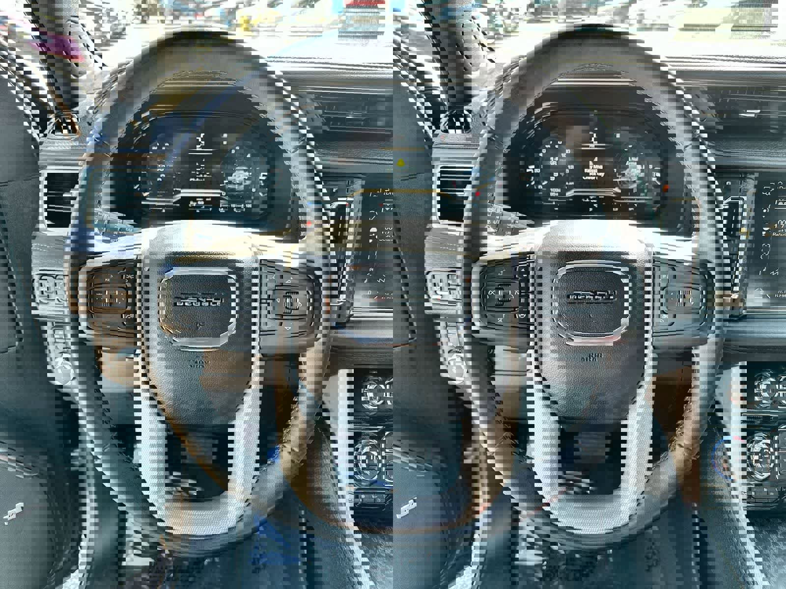 Used 2023 GMC Yukon XL Denali image 15