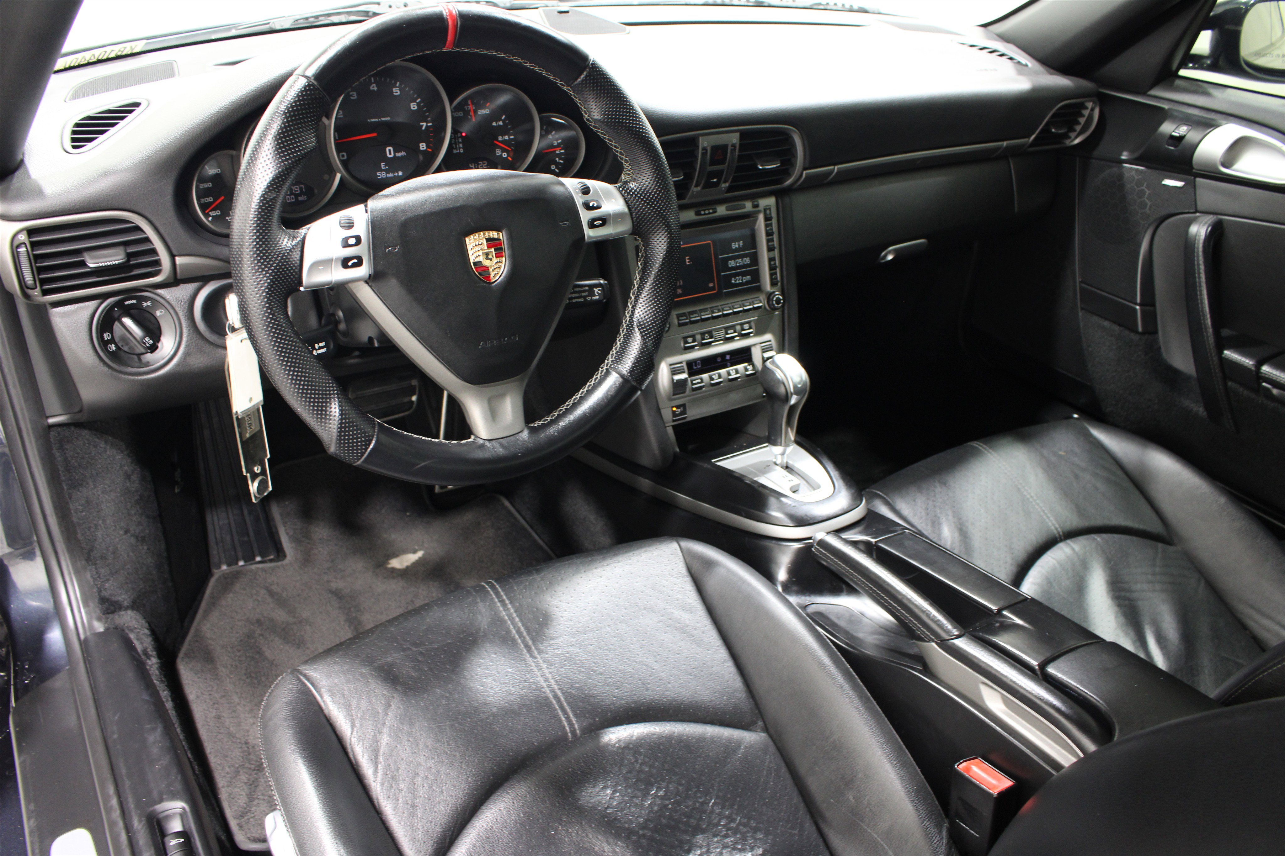 Used 2005 Porsche 911 Carrera RWD image 2