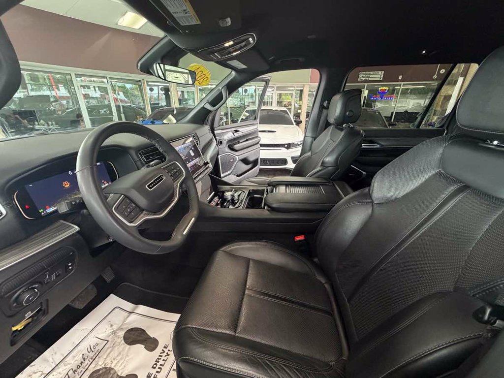 Used 2024 Jeep Wagoneer Series III AWD/4WD image 28