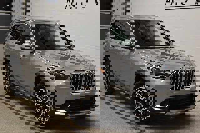 Used 2025 BMW X1 xDrive28i image 1