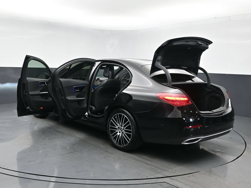 Used 2025 Mercedes-Benz C 300 4MATIC Sedan image 32