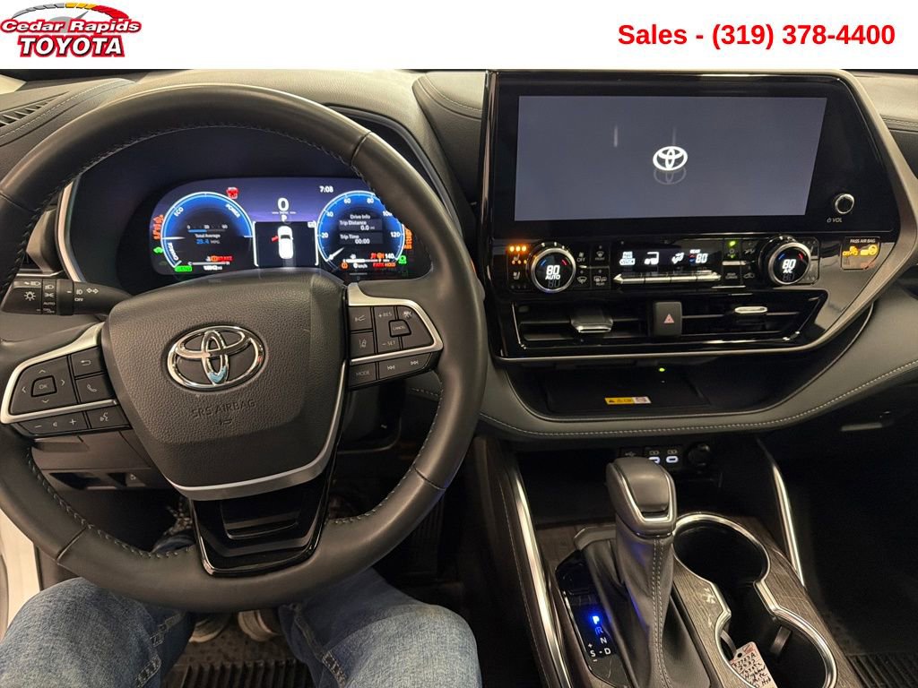 Used 2023 Toyota Highlander Limited image 12