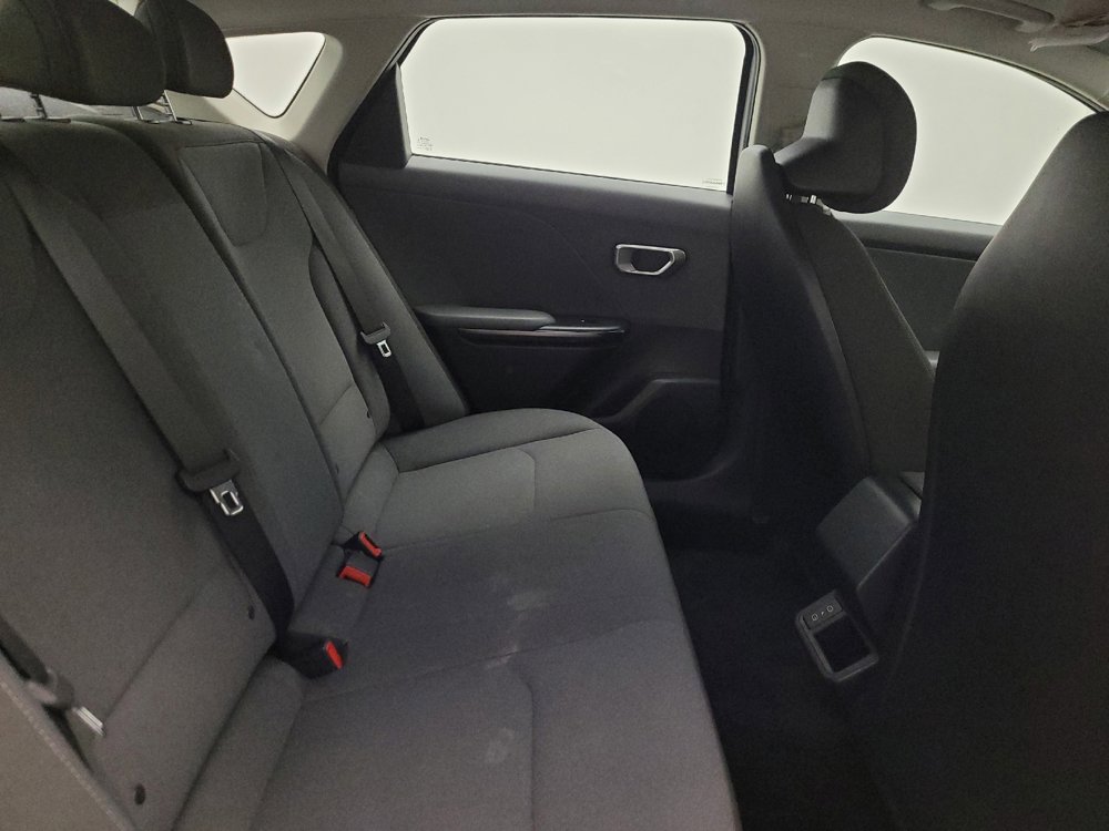 Used 2025 Kia K4 FWD image 19