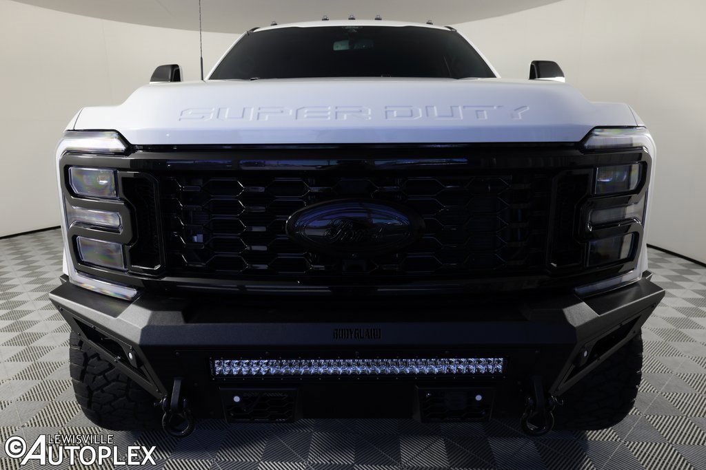 Used 2025 Ford F450 Platinum w/ FX4 Off-Road Package image 3