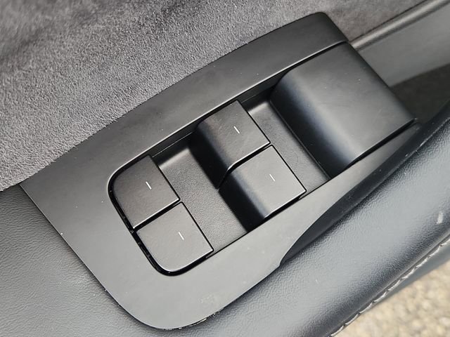 Used 2025 Tesla Model Y Long Range AWD/4WD image 23