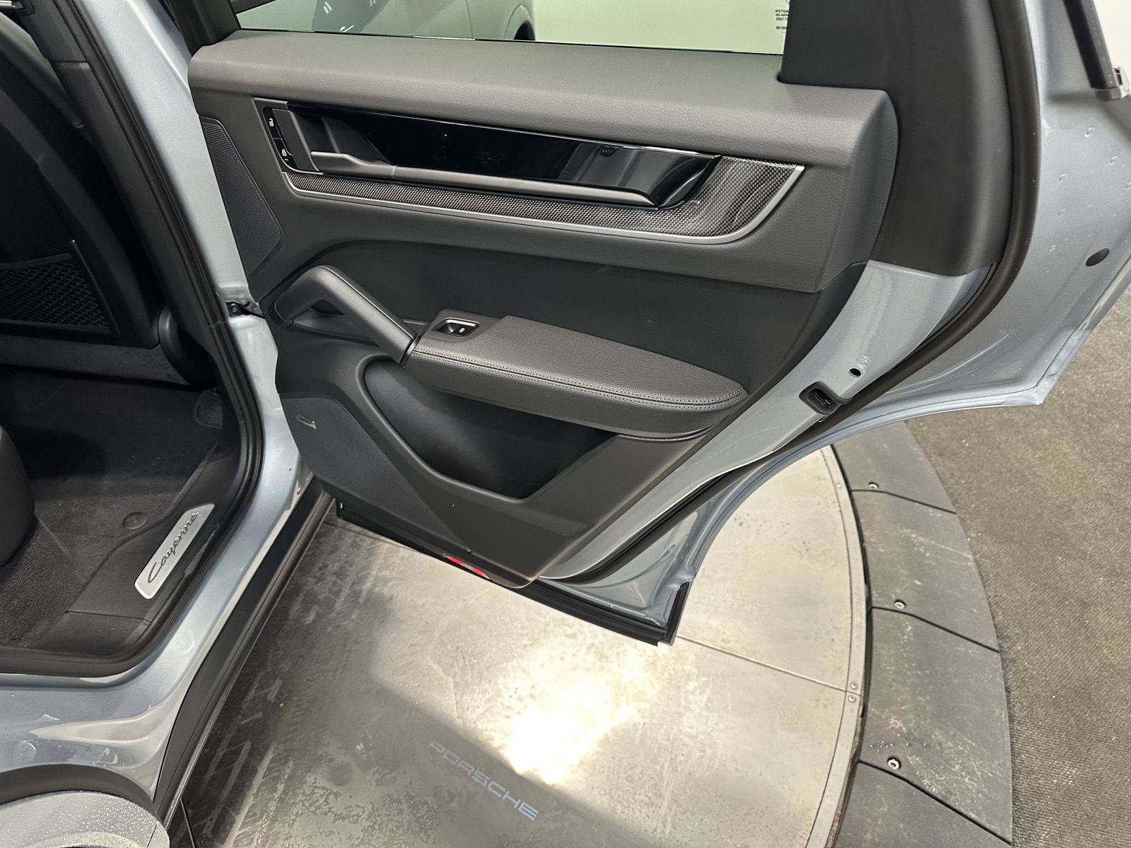 New 2026 Porsche Cayenne Coupe AWD/4WD image 40