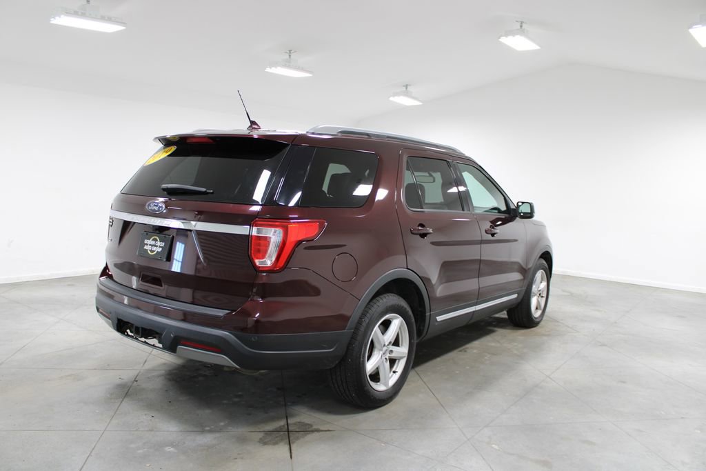Used 2019 Ford Explorer XLT w/ Equipment Group 202A image 9