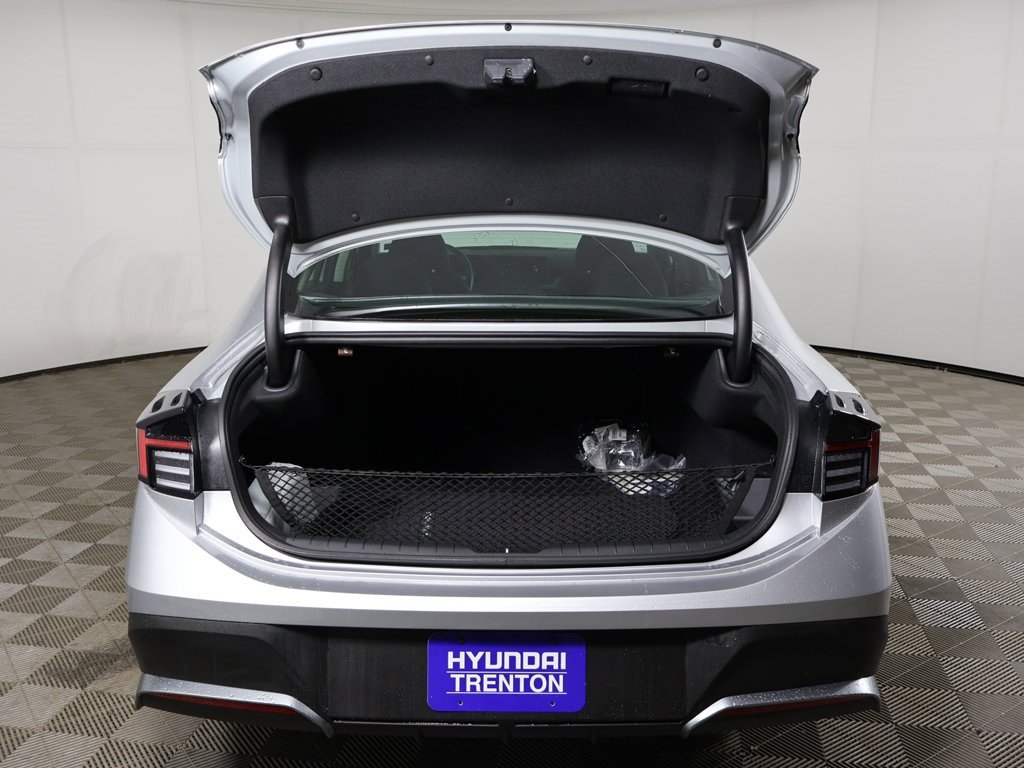Certified 2025 Hyundai Sonata SE image 13