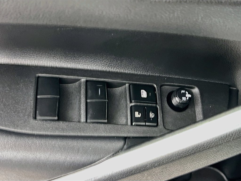 Used 2022 Toyota Corolla Cross LE w/ Moonroof Package FWD image 13
