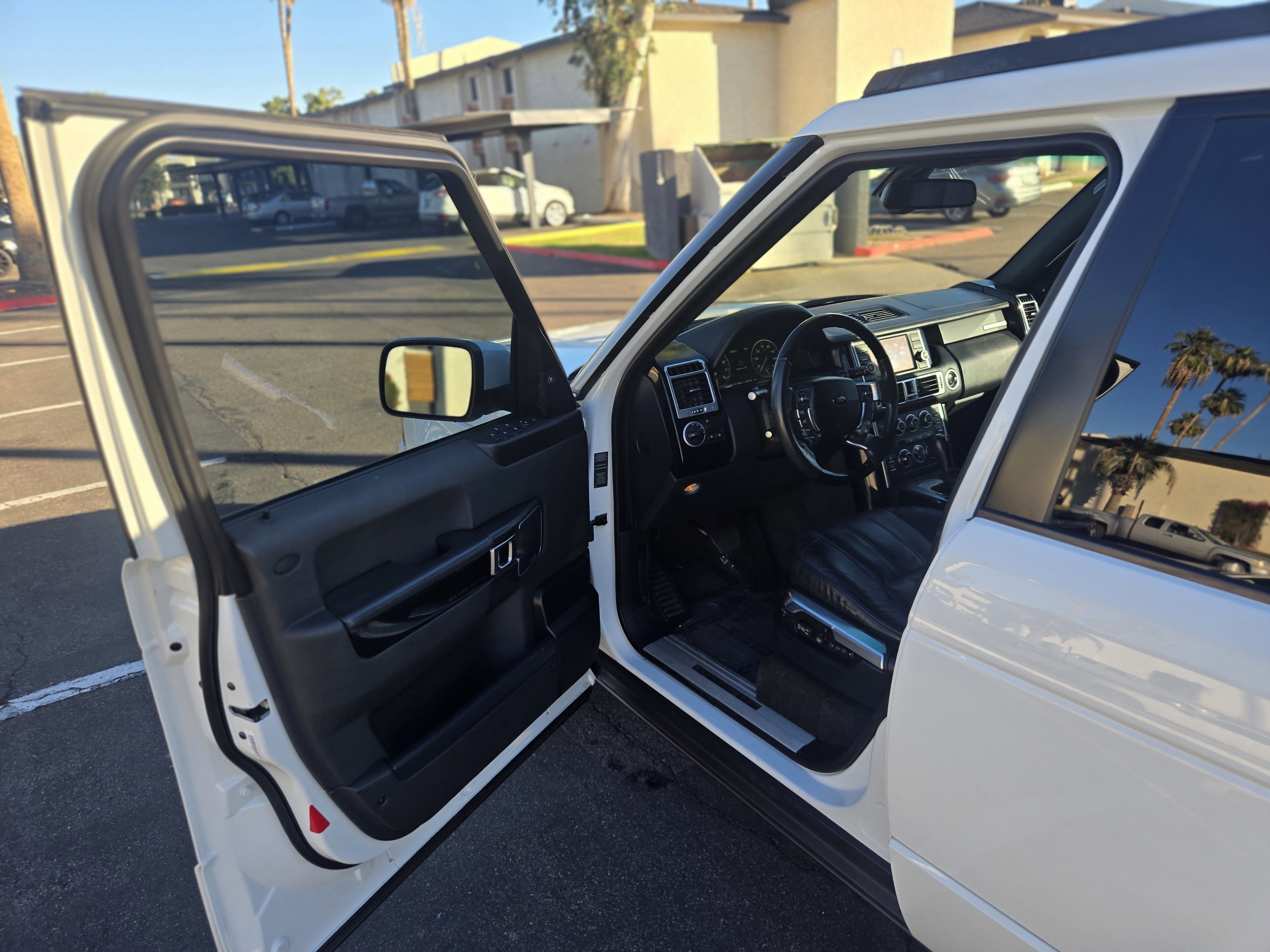 Used 2012 Land Rover Range Rover HSE LUX image 17