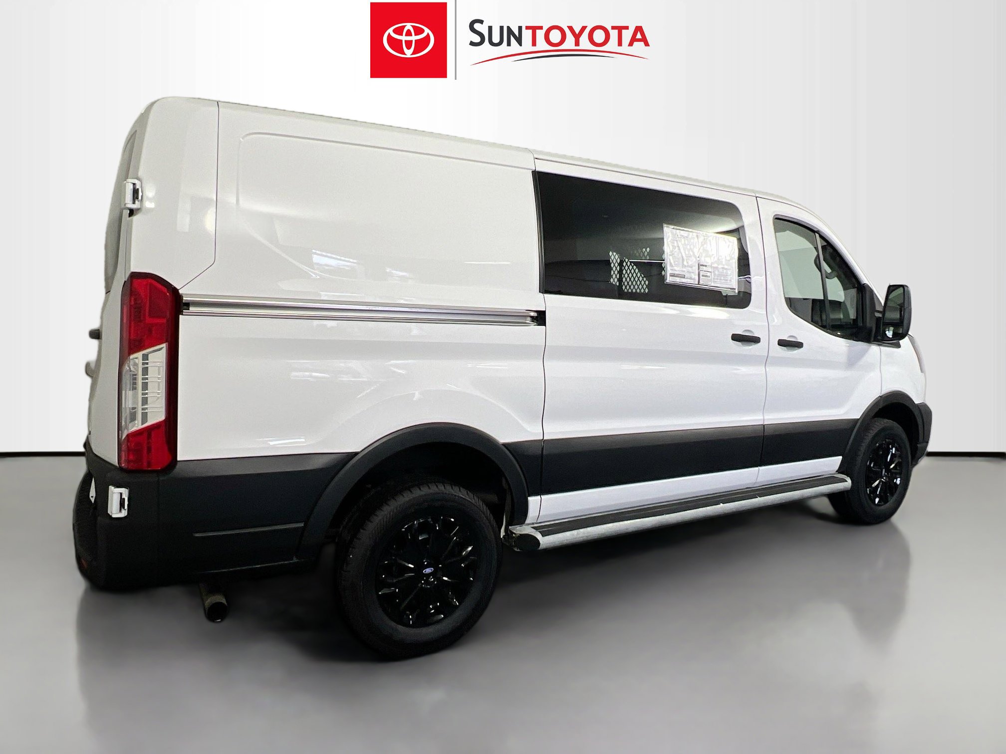 Used 2024 Ford Transit 250 Low Roof w/ Exterior Upgrade Package image 4