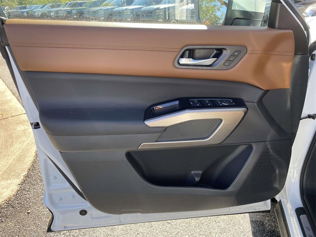 New 2025 Nissan Pathfinder Platinum image 11