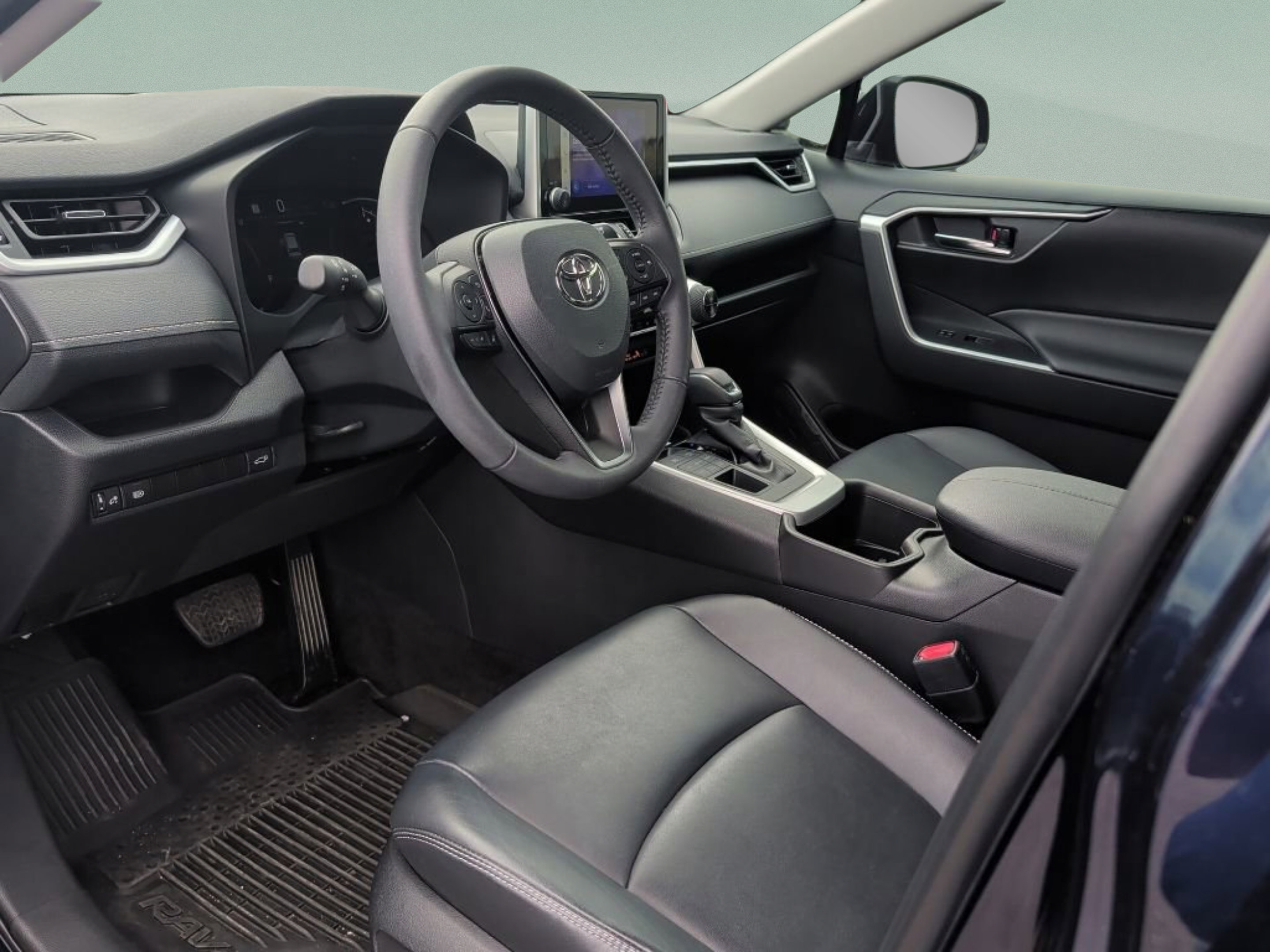 Used 2024 Toyota RAV4 XLE Premium AWD/4WD image 28