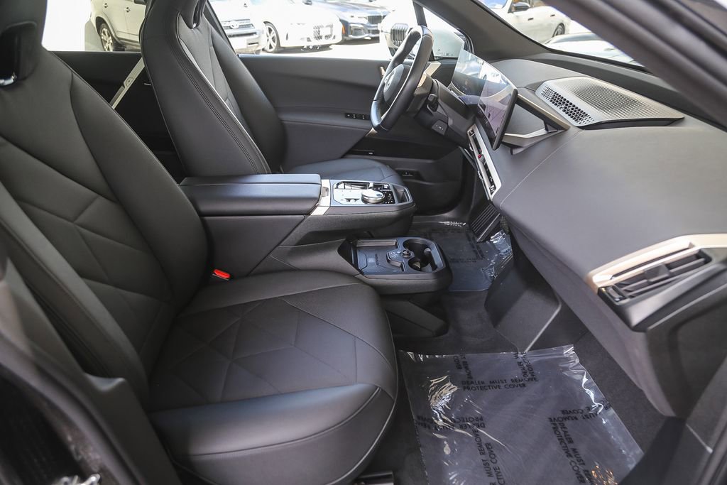 Used 2025 BMW iX xDrive50 AWD/4WD image 13