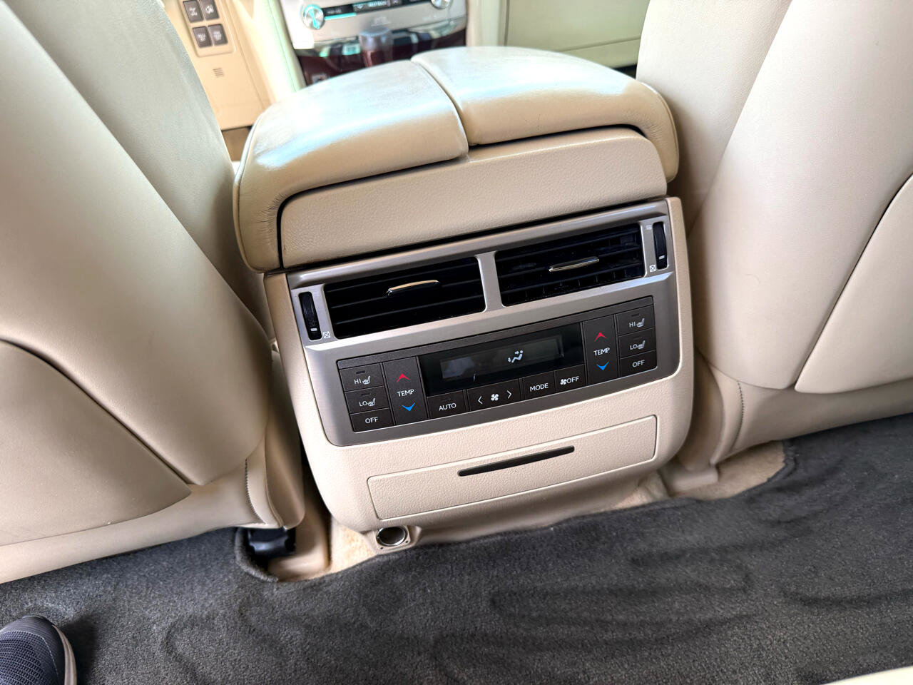 Used 2015 Lexus LX 570 4WD image 18