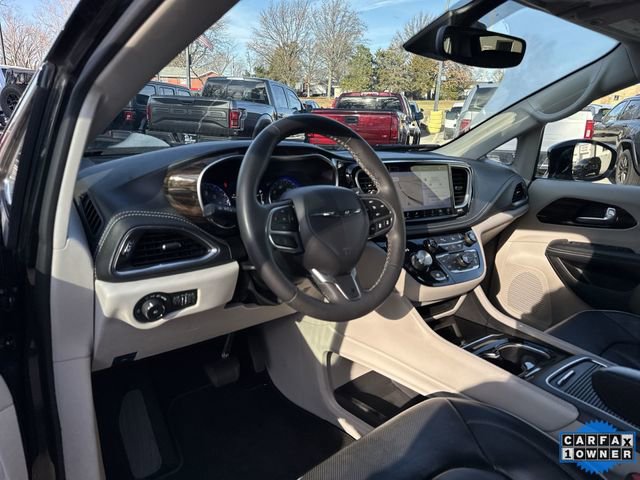 Used 2024 Chrysler Pacifica Limited image 10