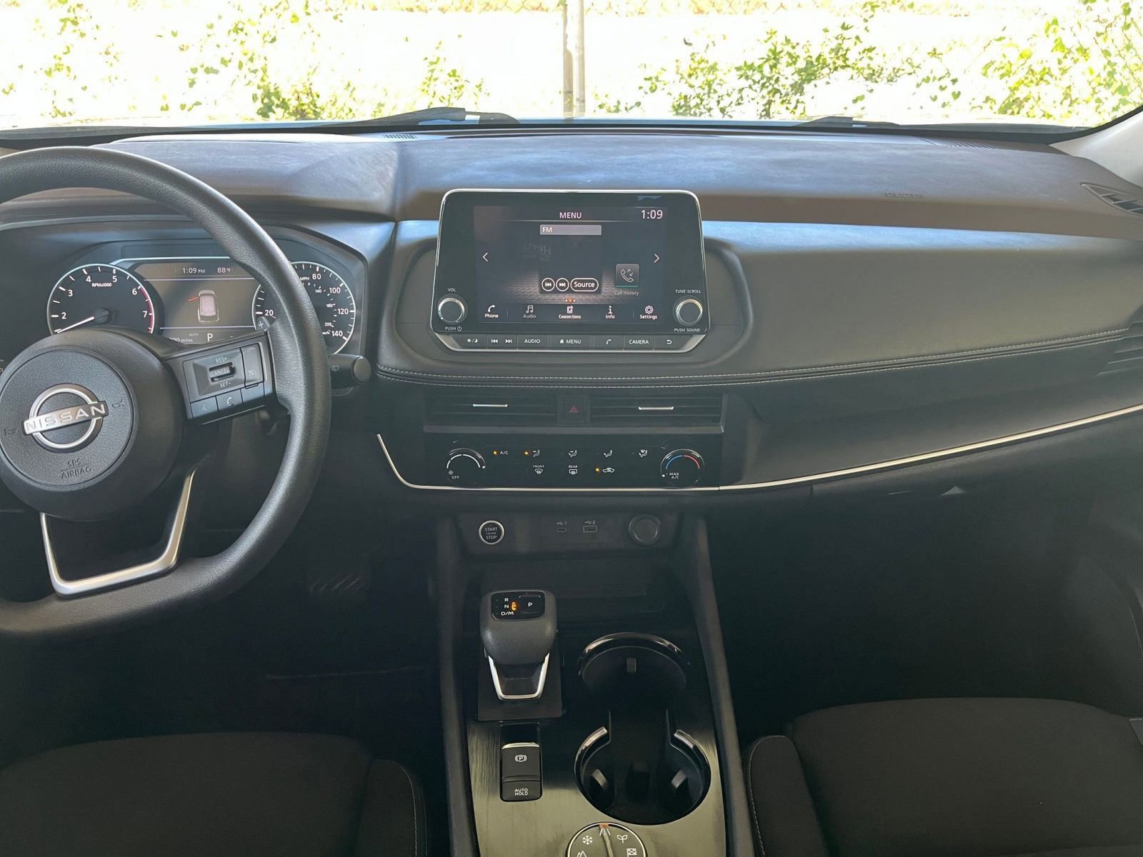 Used 2023 Nissan Rogue S image 32