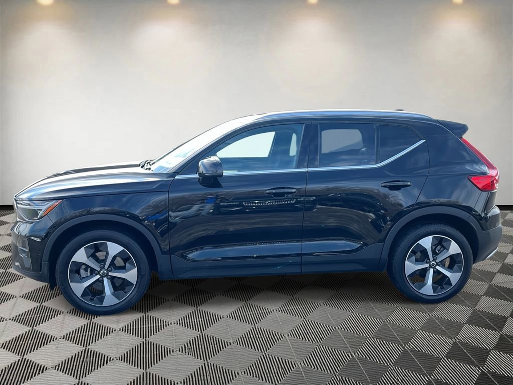Used 2023 Volvo XC40 B5 Ultimate w/ Climate Package image 6