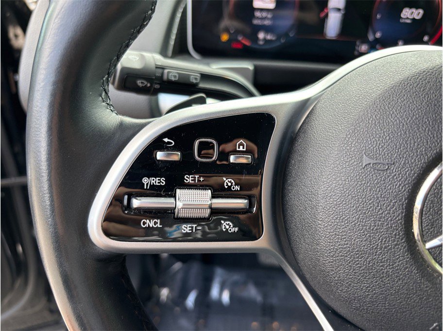 Used 2020 Mercedes-Benz GLB 250 4MATIC w/ Premium Package image 24