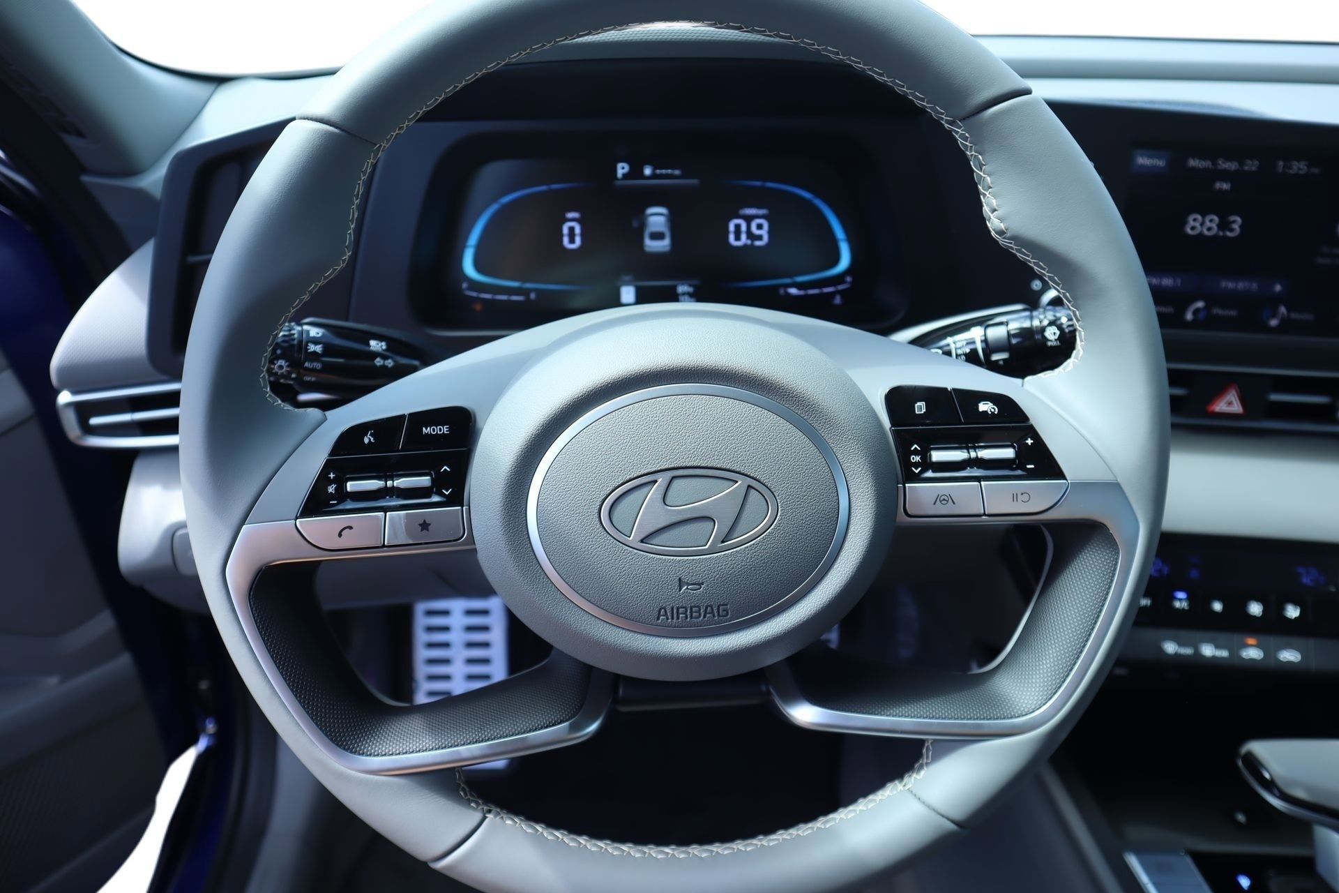 New 2025 Hyundai Elantra Sport image 11