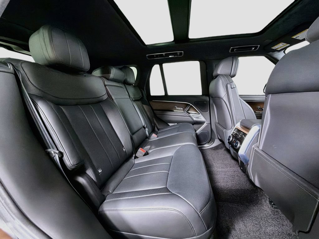 Certified 2025 Land Rover Range Rover SE AWD/4WD image 29
