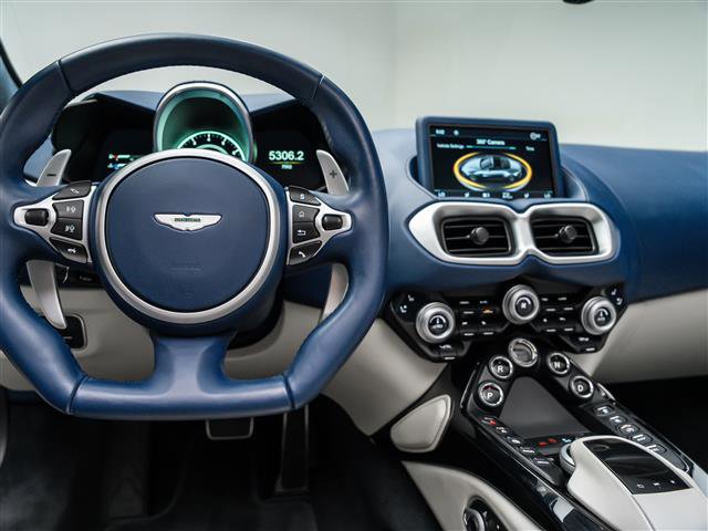 Used 2023 Aston Martin V8 Vantage Roadster image 11