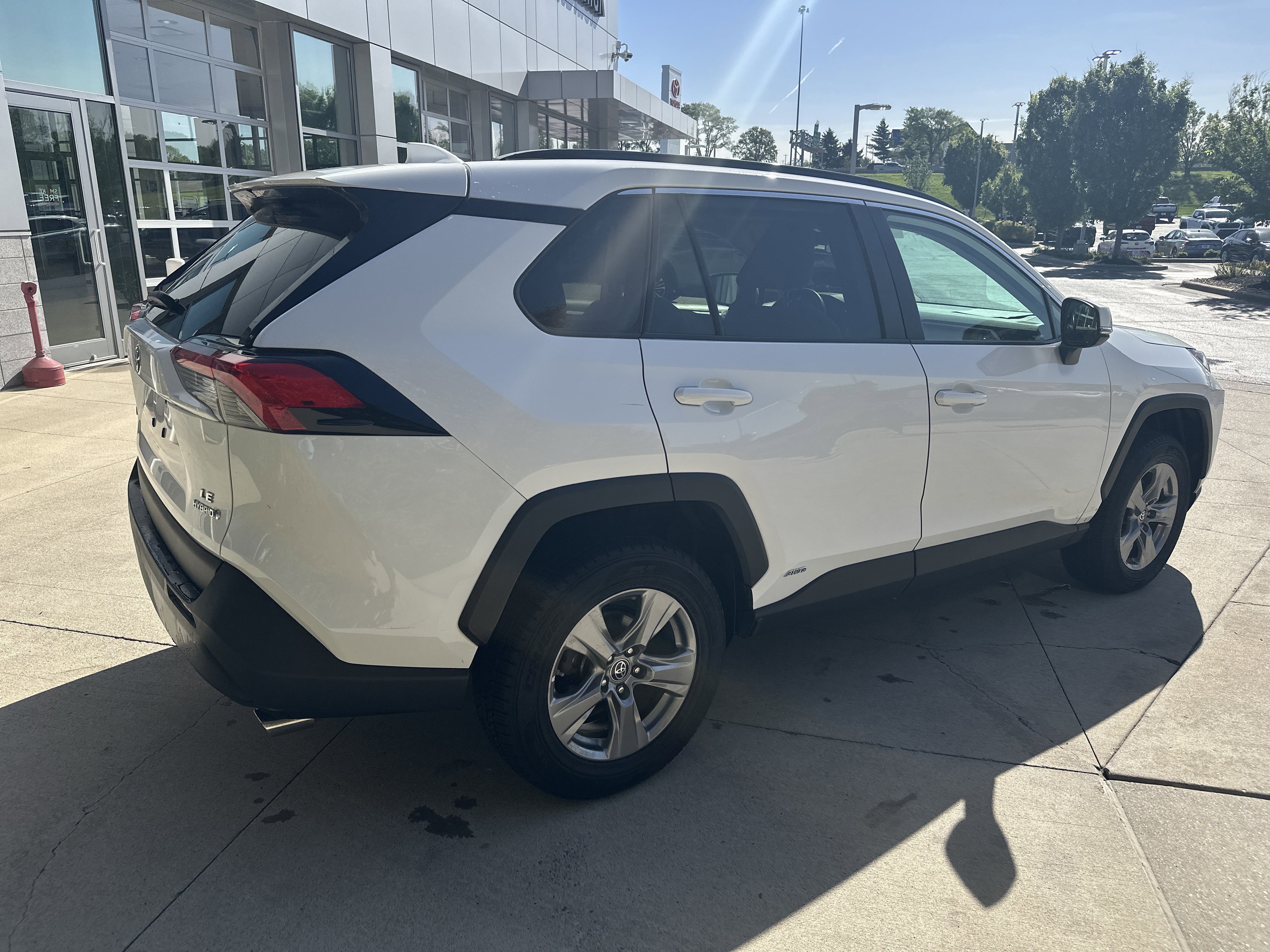 Used 2022 Toyota RAV4 LE AWD/4WD image 7