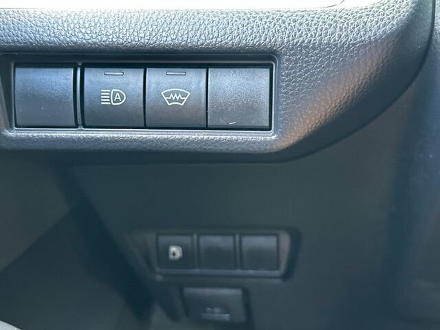Used 2024 Toyota Prius LE FWD image 30