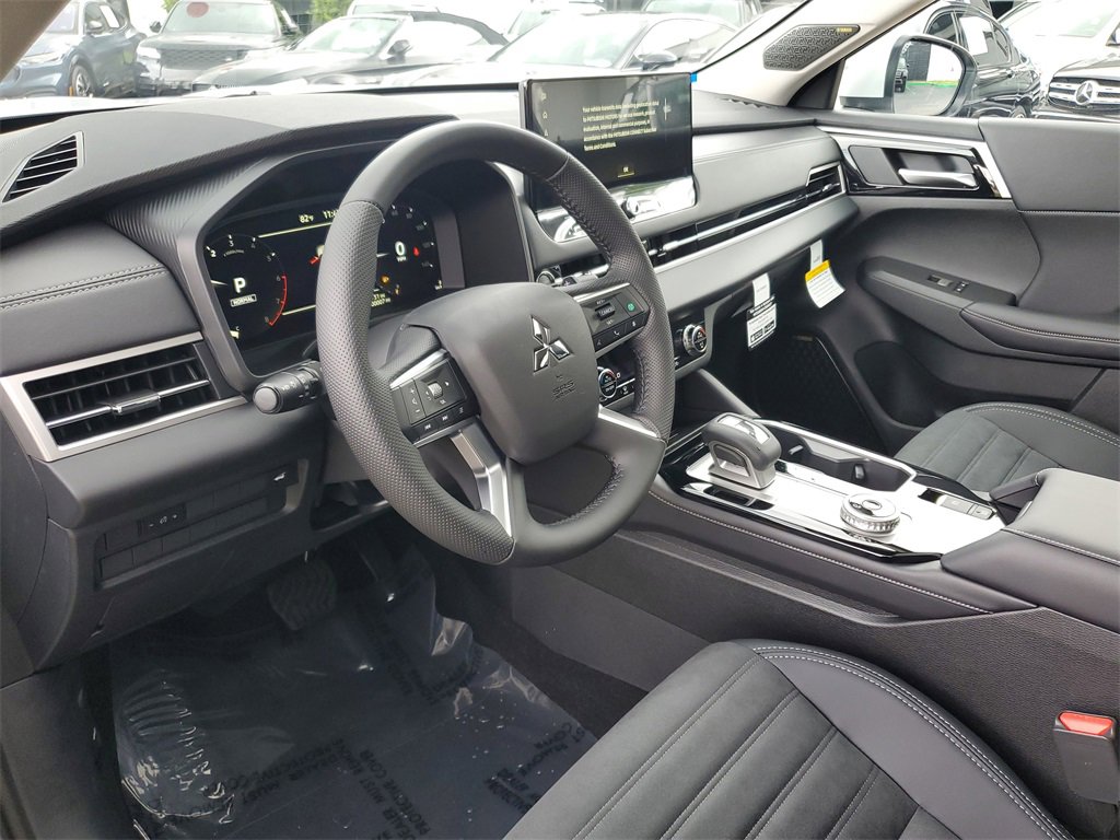 New 2025 Mitsubishi Outlander SE image 23