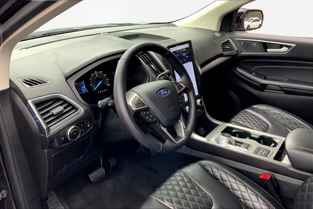 Used 2024 Ford Edge Titanium image 12