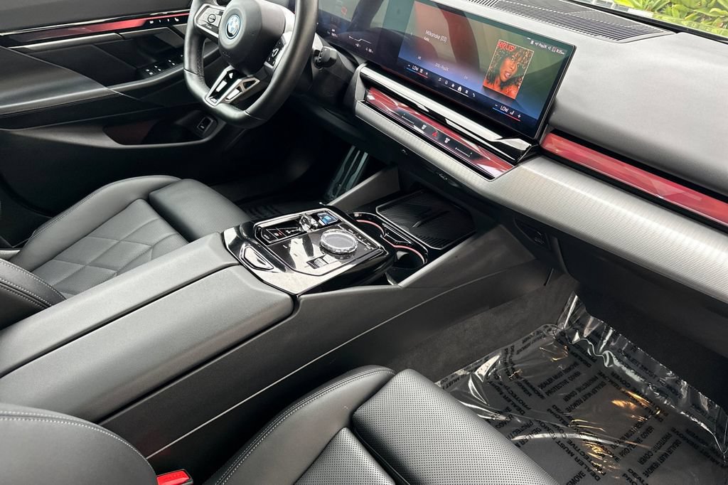 Used 2024 BMW i5 eDrive40i w/ Executive Package RWD image 16