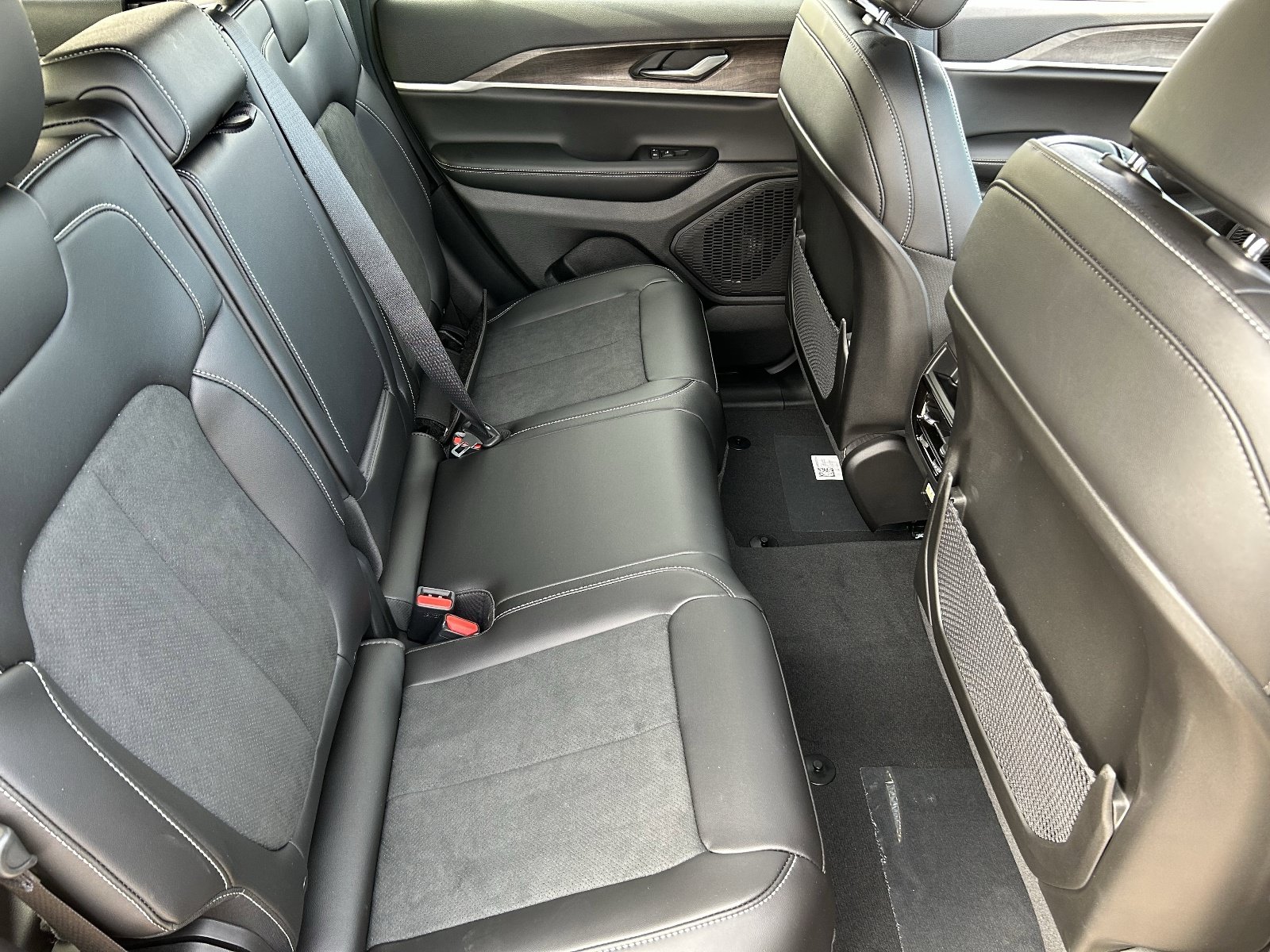 New 2026 Jeep Grand Cherokee Altitude AWD/4WD image 10