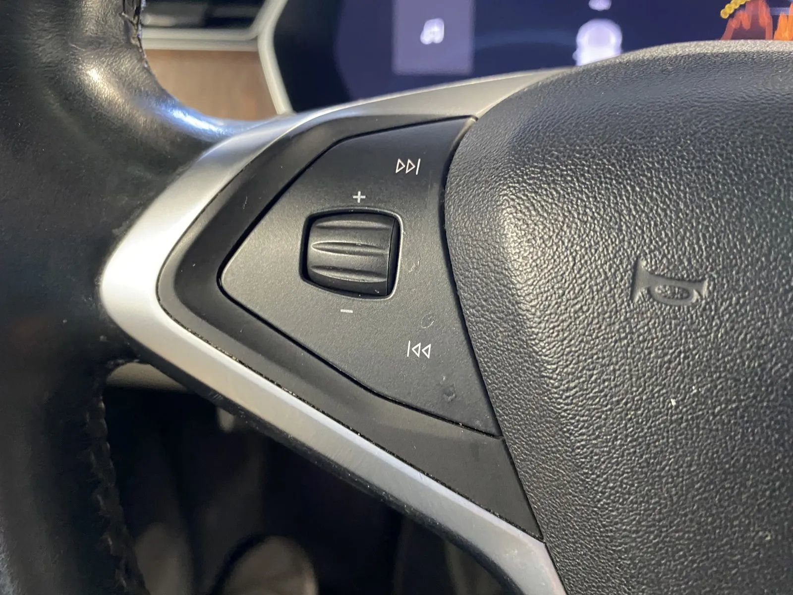 Used 2017 Tesla Model X 75D AWD/4WD image 17