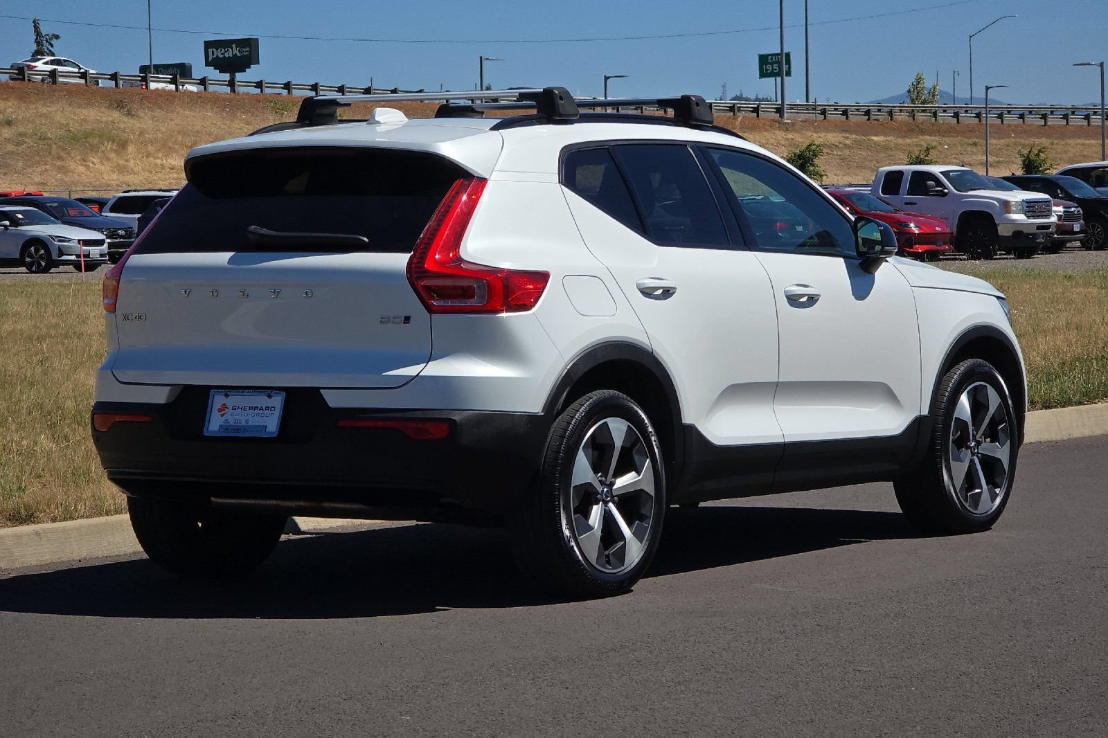 Used 2023 Volvo XC40 B5 Ultimate AWD/4WD image 3