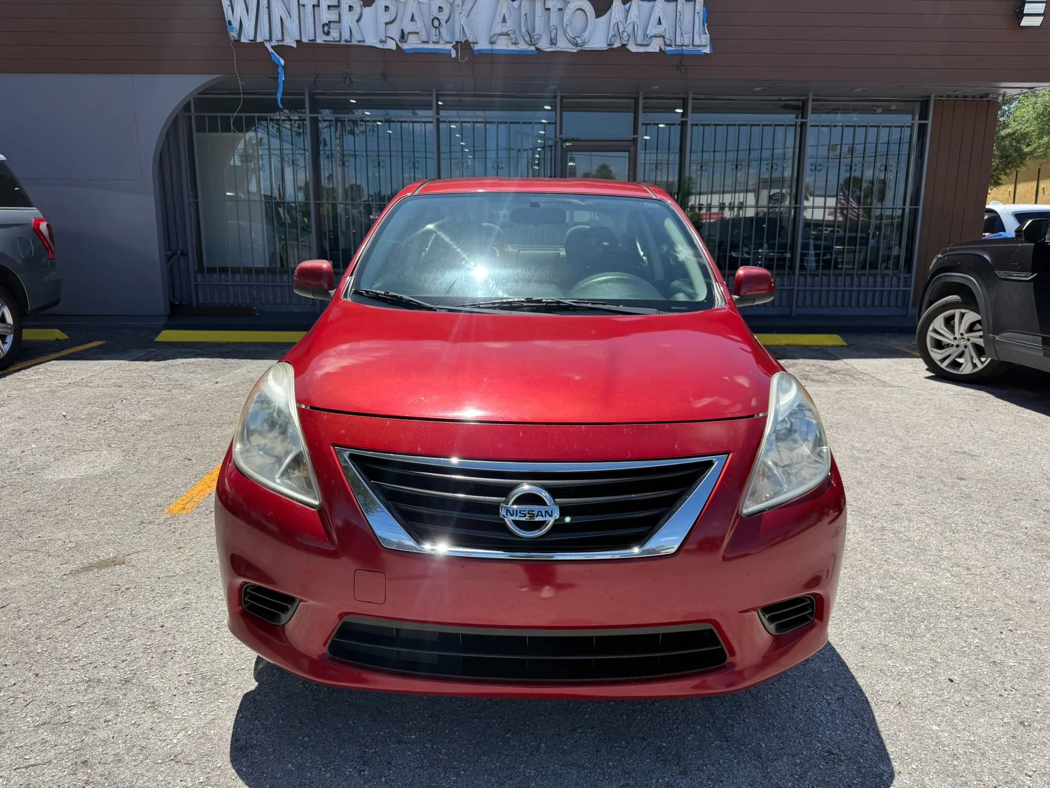 Used 2014 Nissan Versa SV FWD image 2