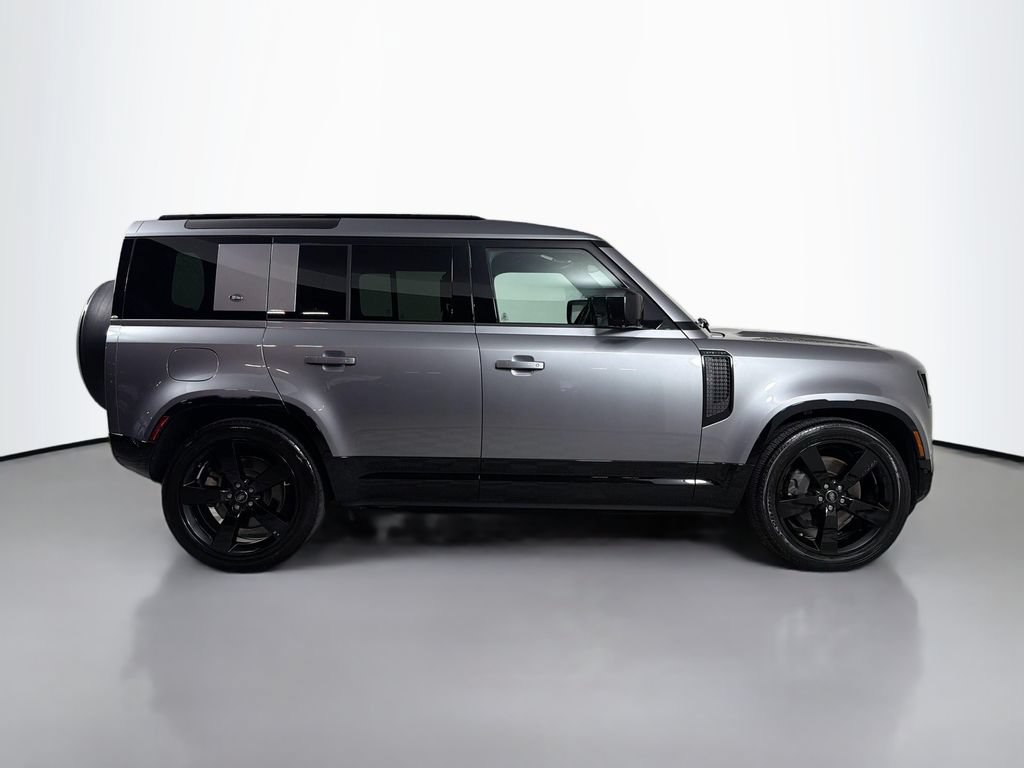 Certified 2024 Land Rover Defender 110 X-Dynamic SE AWD/4WD image 4