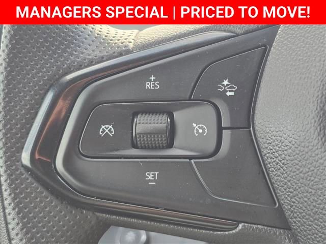 Certified 2025 Chevrolet Trax LT FWD image 34