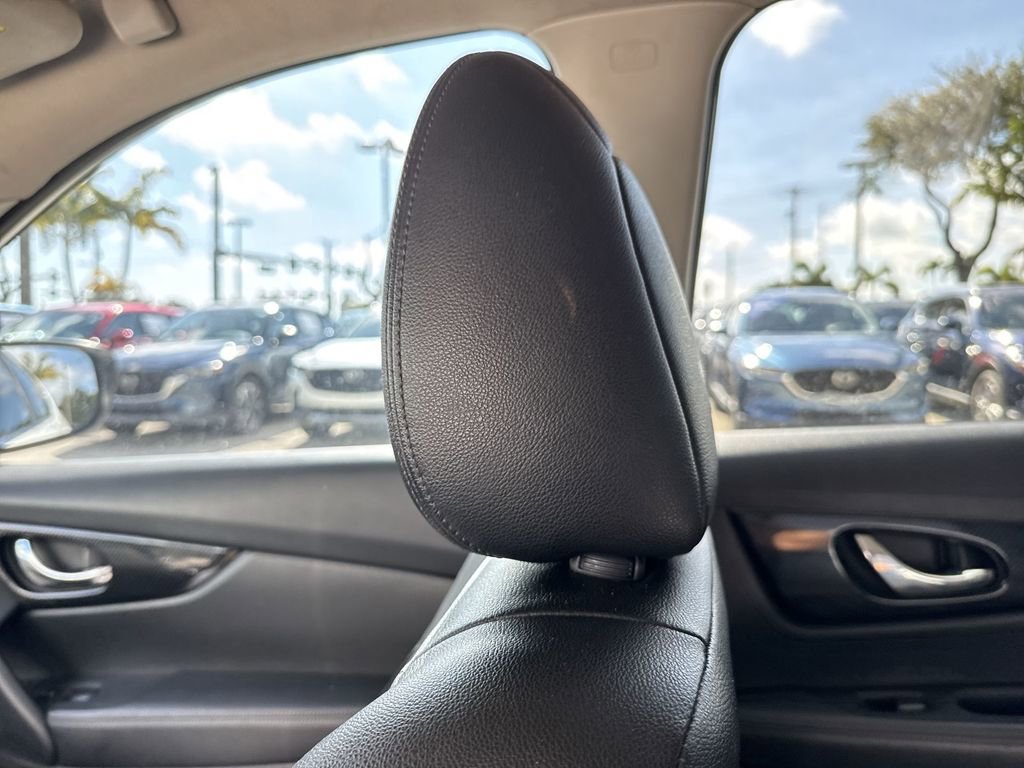 Used 2020 Nissan Rogue SL w/ Premium Package image 16