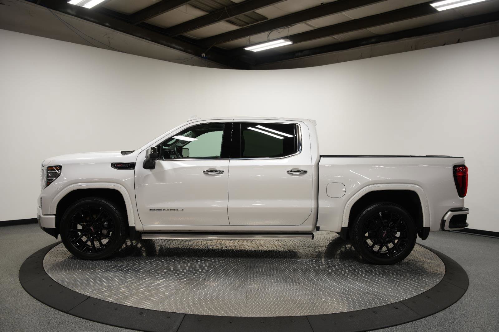 Used 2024 GMC Sierra 1500 Denali w/ Denali Reserve Package image 7